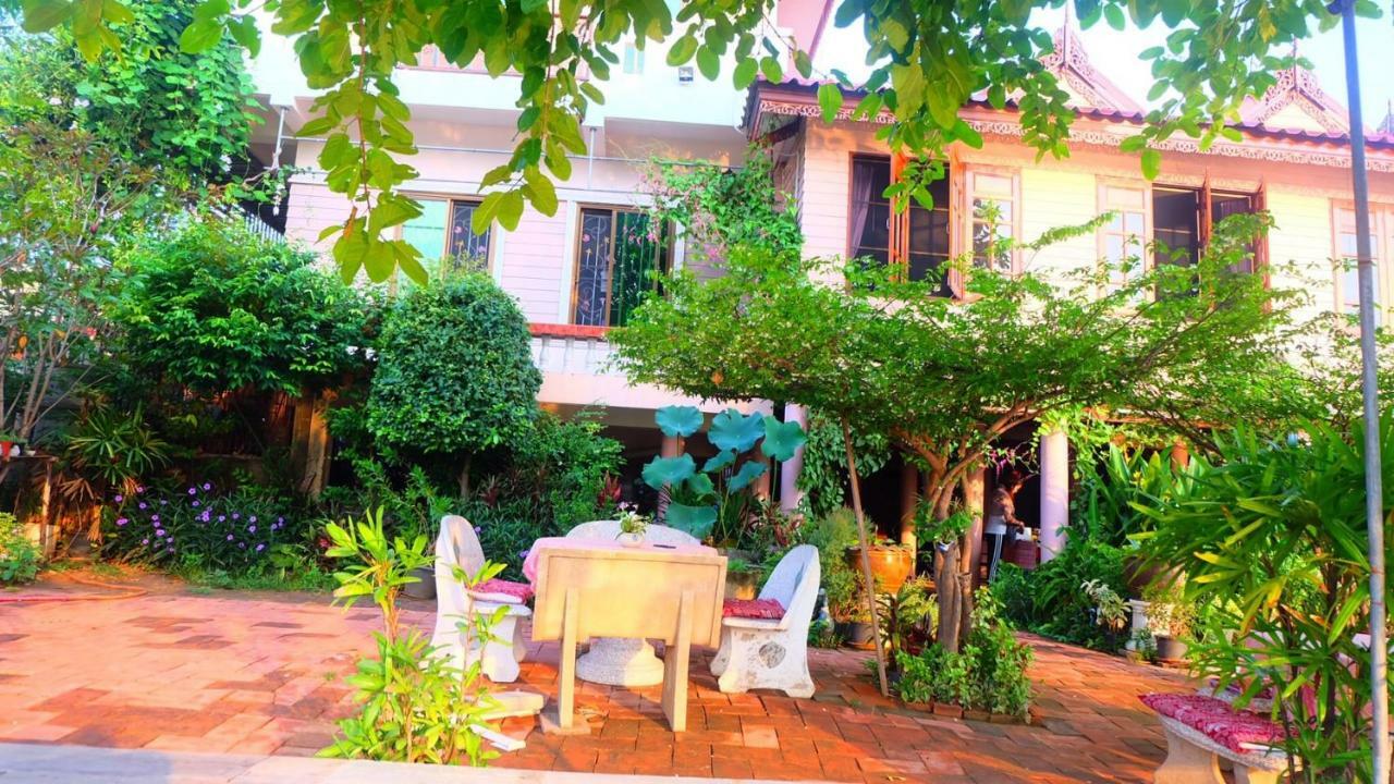 Loy Manee House Acomodação com café da manhã Phra Nakhon Si Ayutthaya Exterior foto
