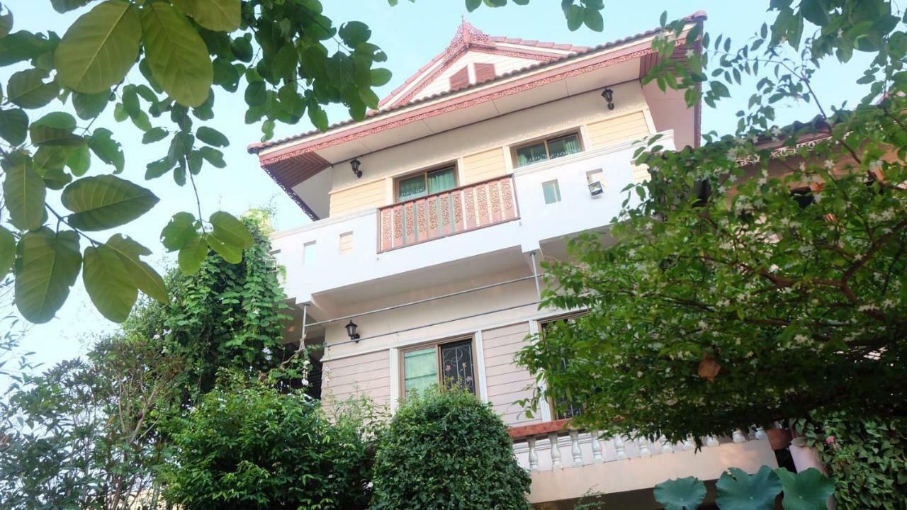 Loy Manee House Acomodação com café da manhã Phra Nakhon Si Ayutthaya Exterior foto